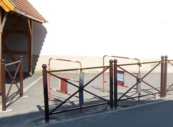 Banc, Corbeille, Barrière