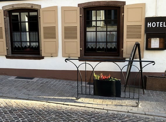 Banc, Corbeille, Barrière