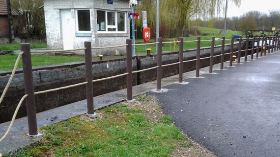 Banc - corbeille - barrière