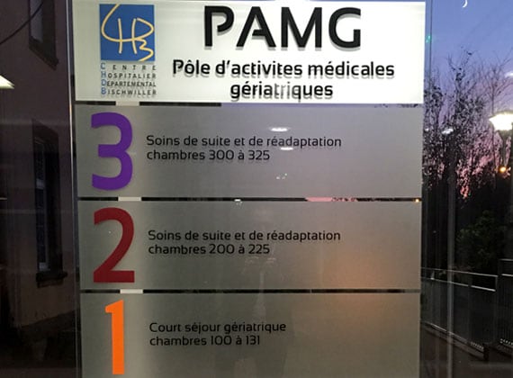 Adhésif décoratif et directionnelle