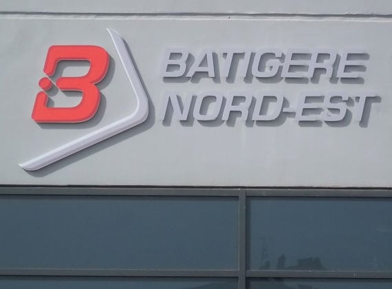 Enseigne lettres découpées