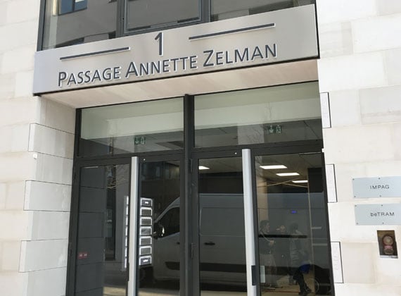 Enseigne lettres découpées