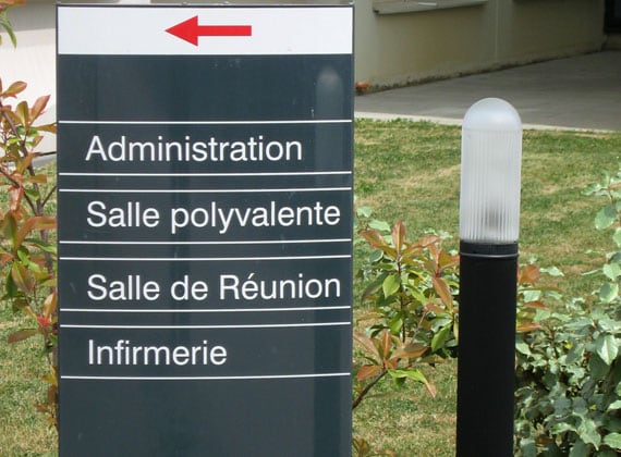 Totem pour signaler les différentes directions